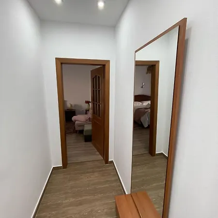 Place Square 21 アパート ティラナ